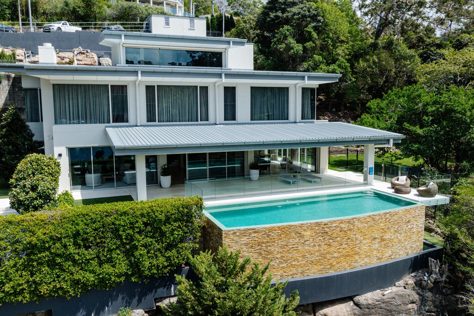 Roseville Chase Oasis: Crema Vialle Limestone's Luxurious Transformation
