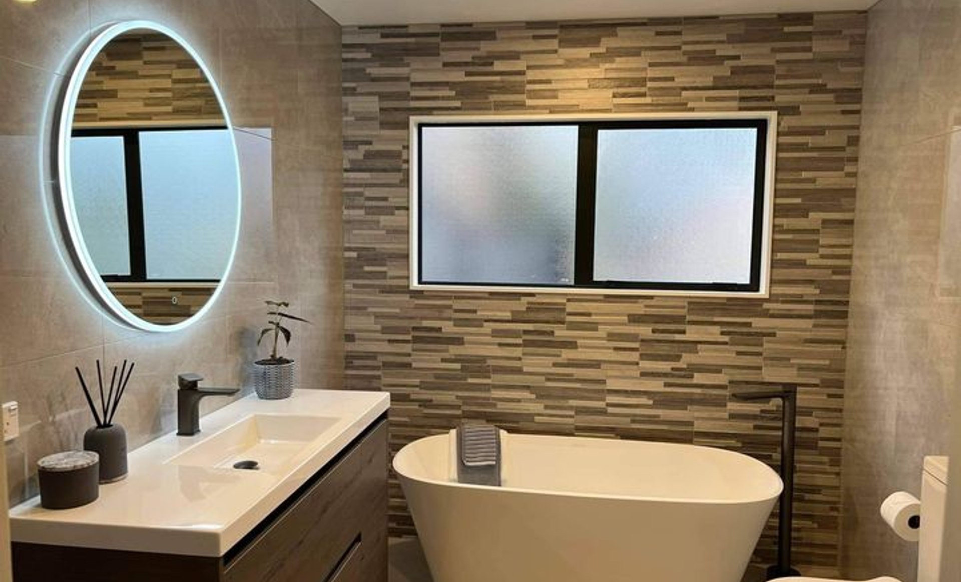 Gardens Main Bathroom